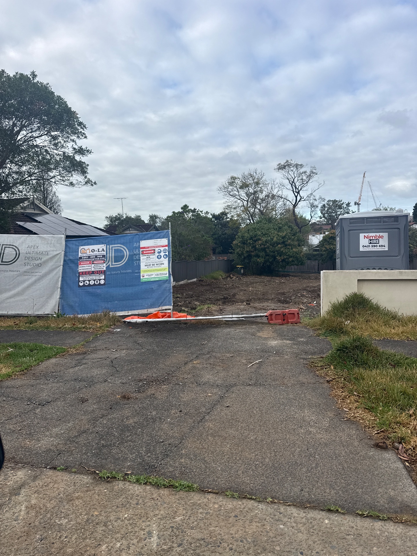 Cleared site, construction fencing and temporary site facilities at 20 Albert Street.