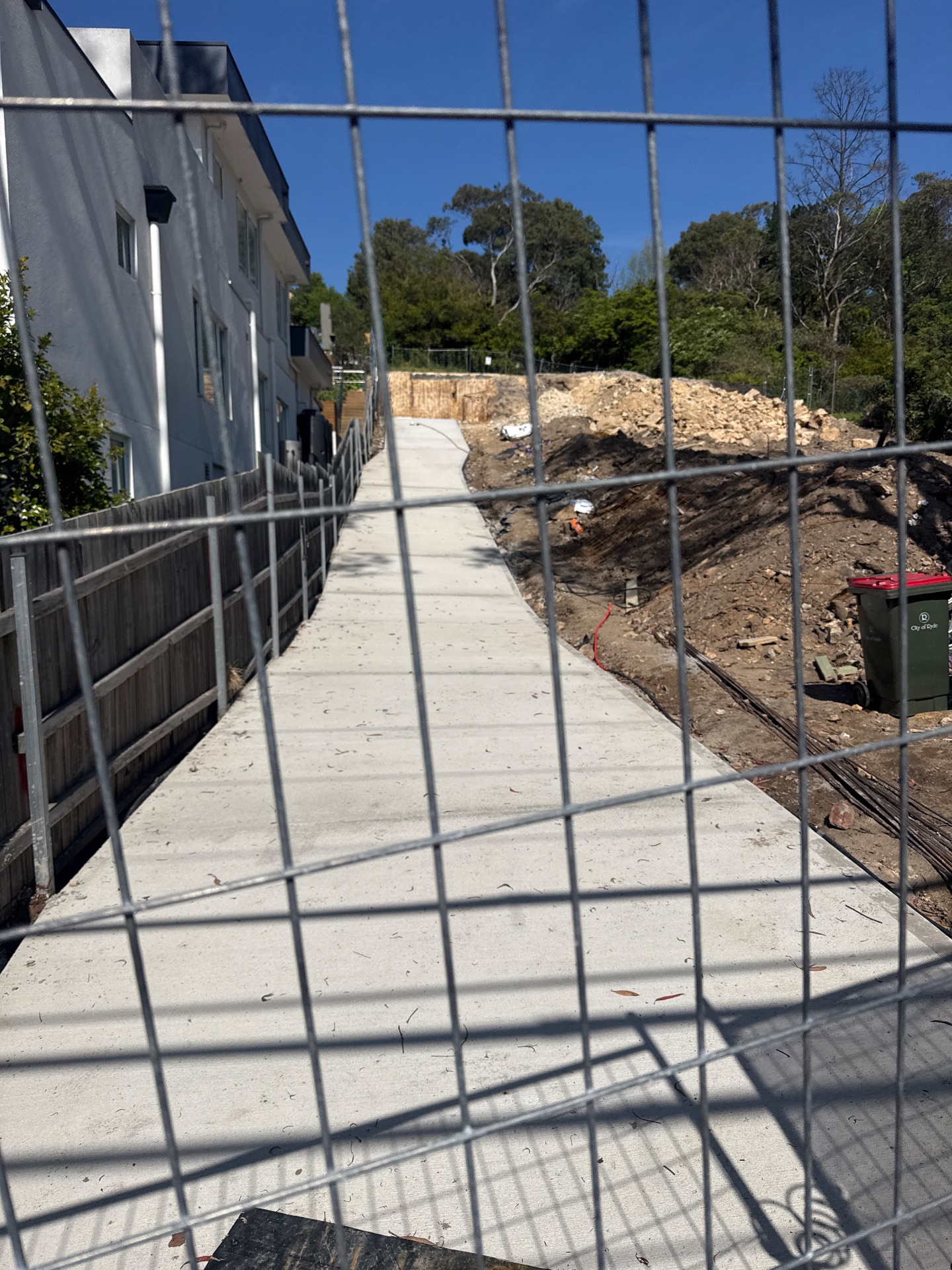 Earthworks area and access path in the 306 Pittwater Road site photograph.